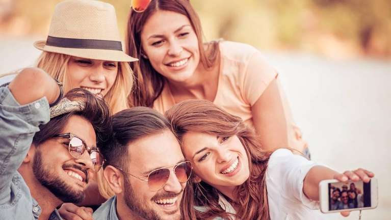 A group of friends taking a selfie | dentist 80634